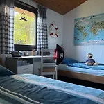 Prázdninový dům Urlaub Beim Kaeptn! Freistehendes Premium Nordsee-ferienhaus Mit Fahrraedern, Stellplatz Und Garten, 150m Zur Nordsee Butjadingen